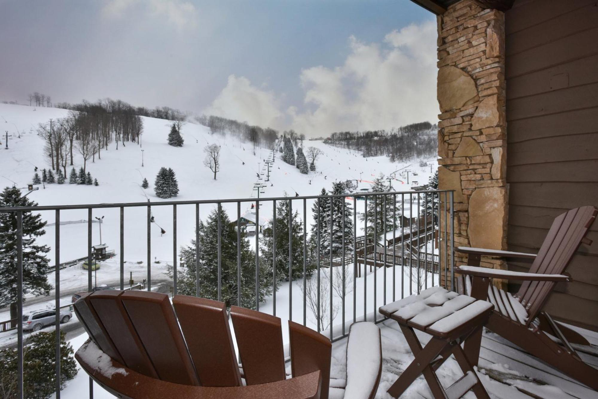 Slopeside Hotel By Seven Springs Resort Champion Ngoại thất bức ảnh