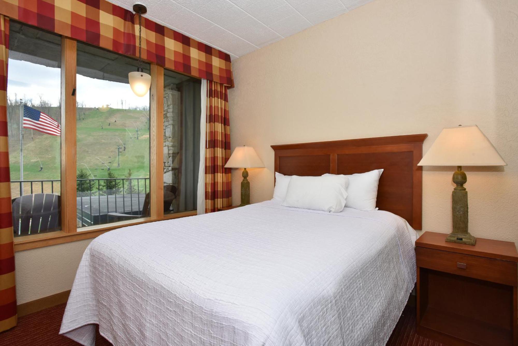Slopeside Hotel By Seven Springs Resort Champion Ngoại thất bức ảnh